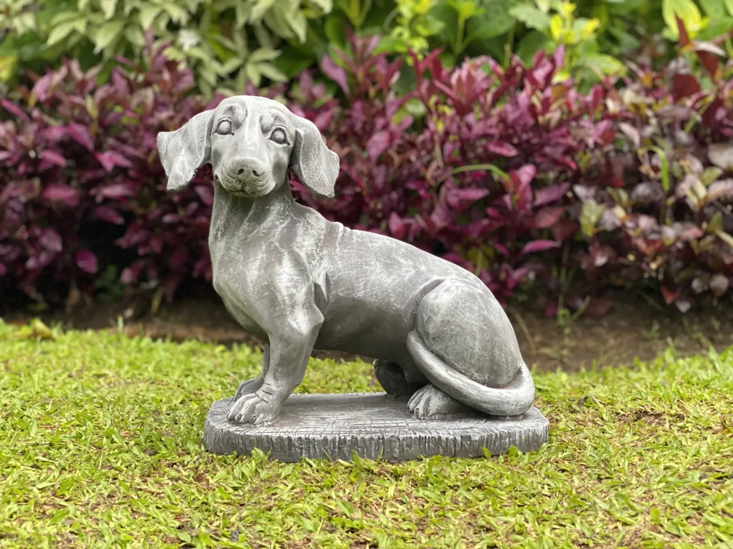  Product image 2 of the product “Timber - Dachshund sitting on base, 35cm L | cast stone ”